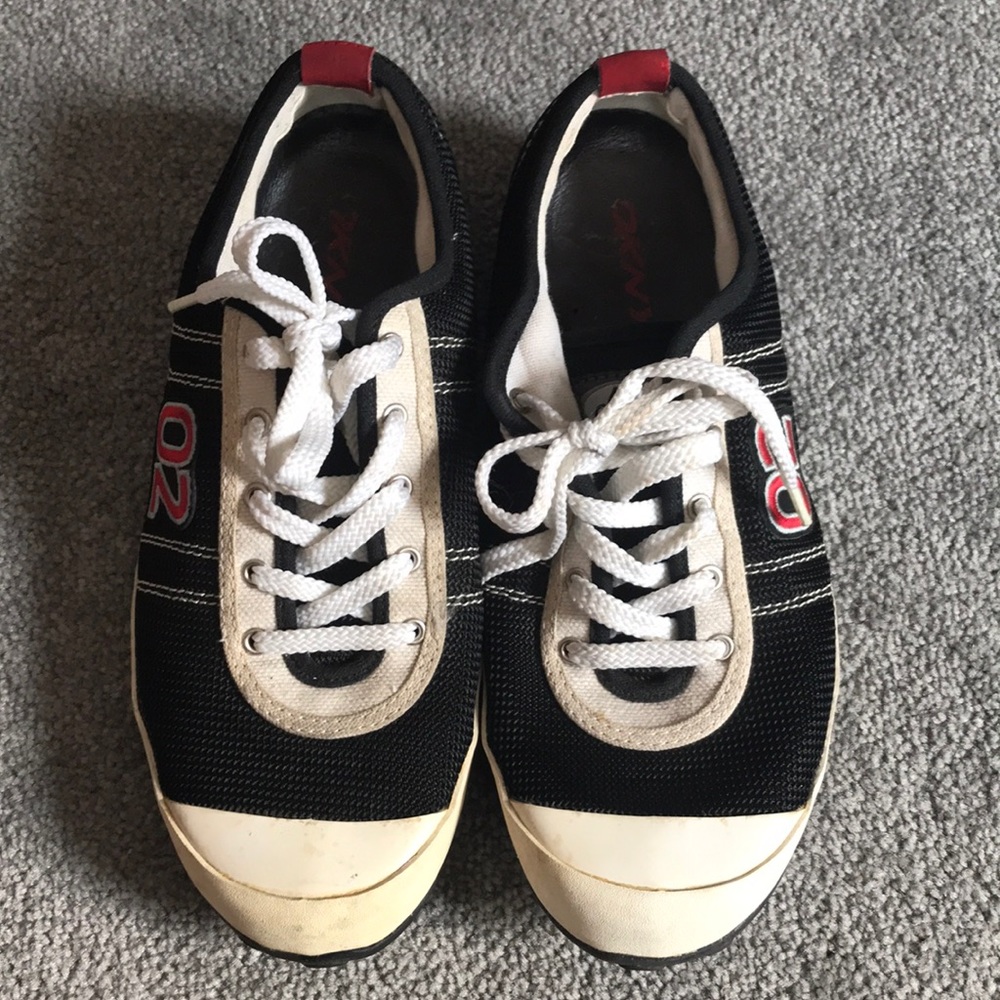 DKNY sneakers size 8